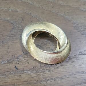 Leiba U.S.A Elegant Gold-Tone Women's scarf clip Jewelry Piece